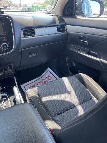 2017 Mitsubishi Outlander ES