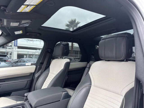 2023 Land Rover Discovery P360 Metropolitan Edition