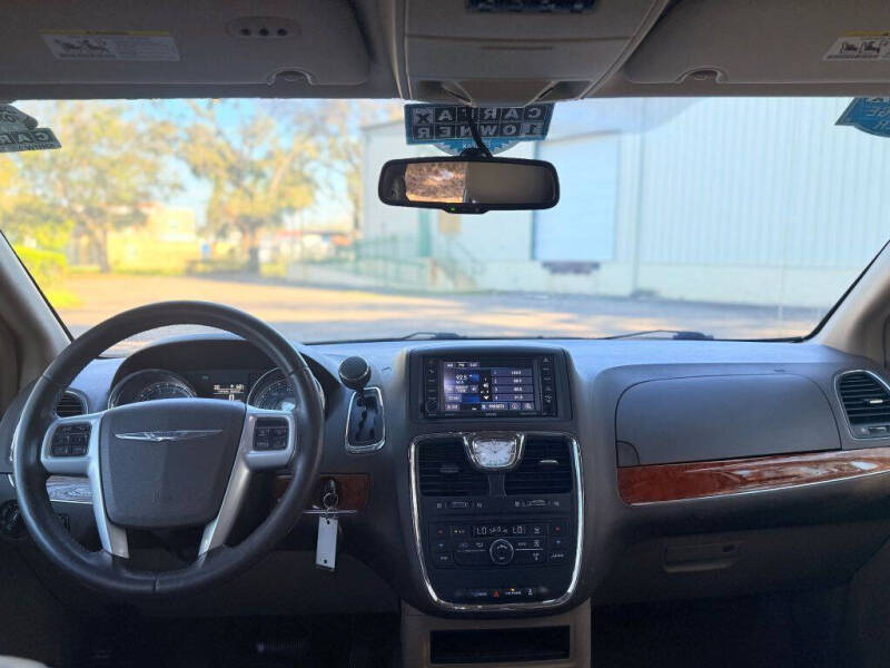2014 Chrysler Town and Country Touring