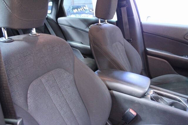 2016 Chrysler 200 LX