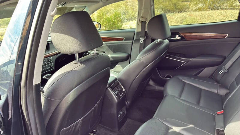 2019 Kia Cadenza Technology