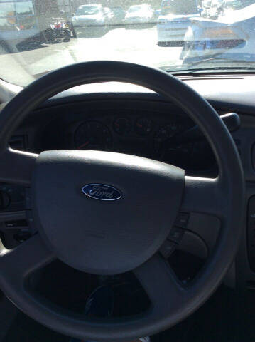 2005 Ford Taurus SE