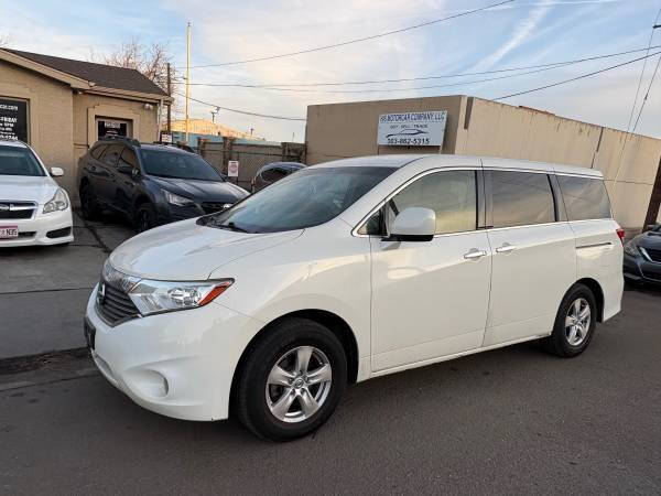 2012 Nissan Quest SV's photo