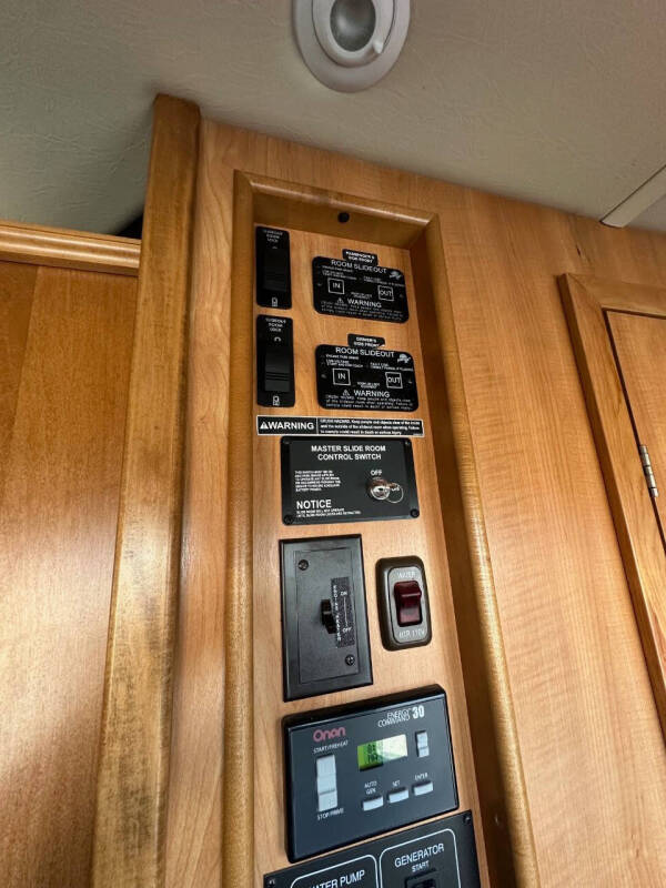 2010 Winnebago JOURNEY 40L