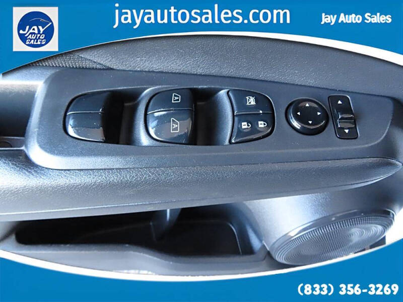 2022 Nissan Kicks SV