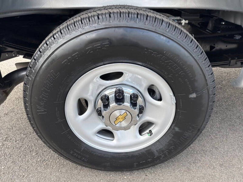 2025 Chevrolet Express 2500