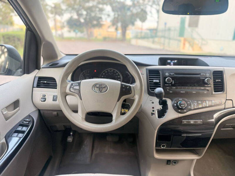 2014 Toyota Sienna LE Mobility 7-Passenger