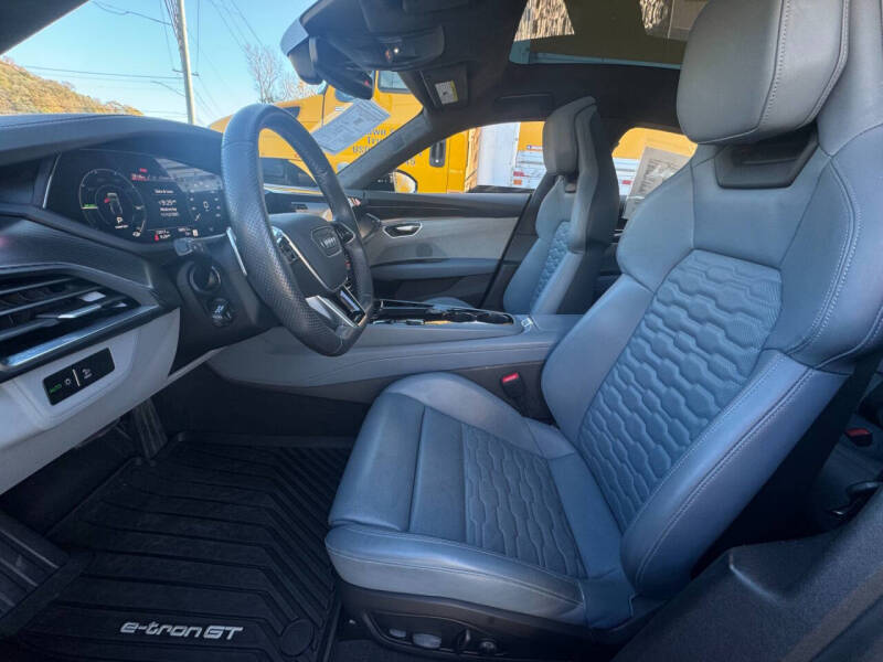 2024 Audi e-tron GT quattro Prestige