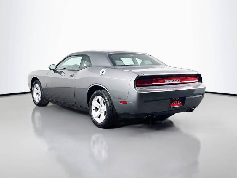 2011 Dodge Challenger SE