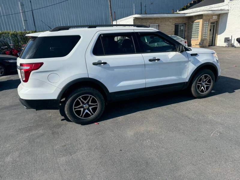 2013 Ford Explorer Base photo 21