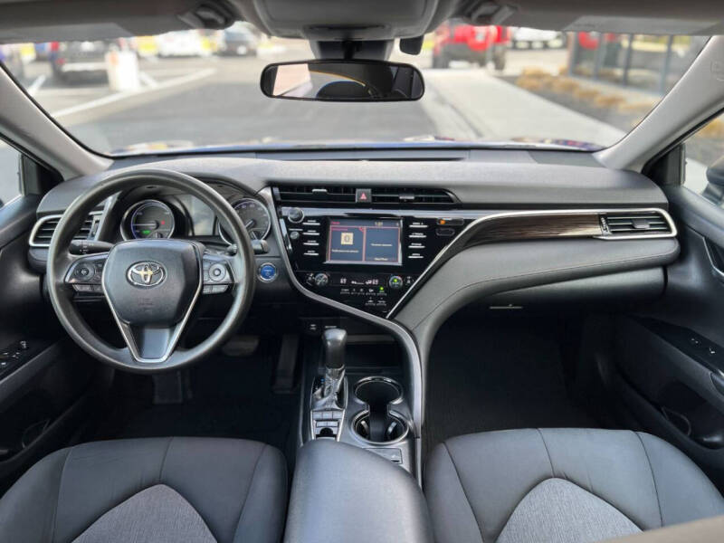 2018 Toyota Camry Hybrid LE