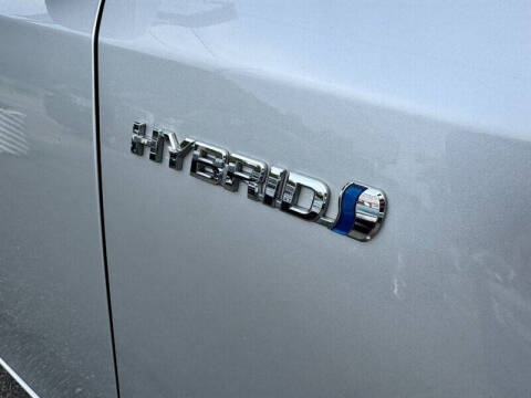 2014 Toyota Prius v Two