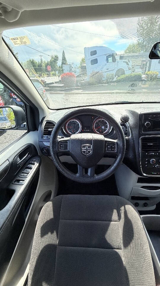Silver 2012 Dodge Grand Caravan SE SE 4dr Mini-Van 9