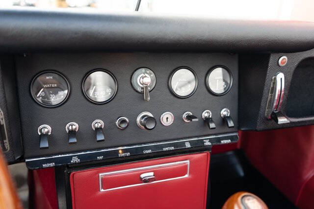 1966 Jaguar E-Type 17