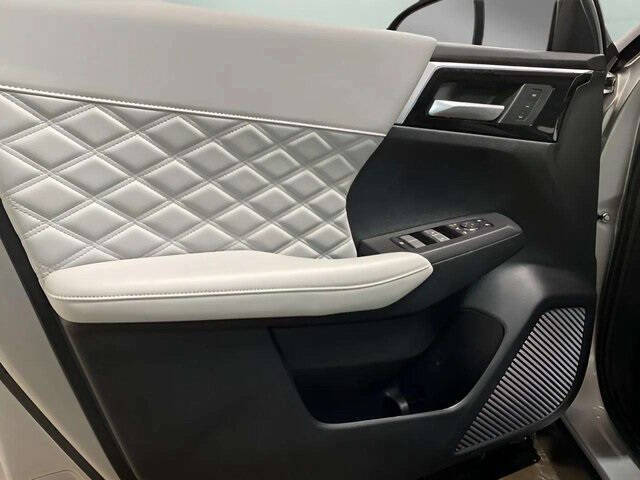 2025 Mitsubishi Outlander PHEV SEL