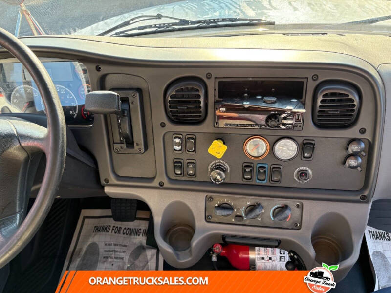 2018 Freightliner M2 106