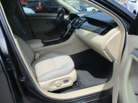 2016 Ford Taurus SEL
