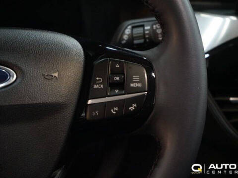 2022 Ford Escape Hybrid Titanium