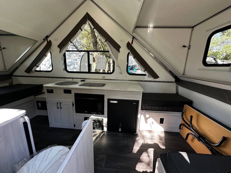 2026 A Liner Expedition Rear Sofa