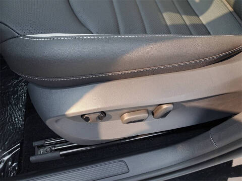 2025 Volkswagen Taos SEL 4Motion