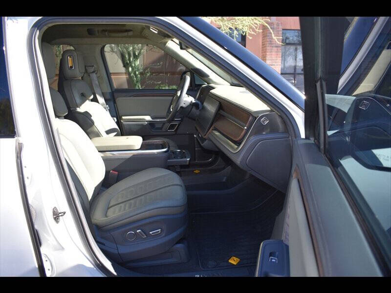 2023 Rivian R1S Adventure