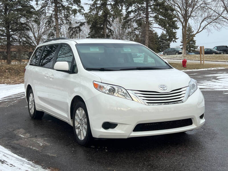 2015 Toyota Sienna for sale at DIRECT AUTO SALES in Loretto MN