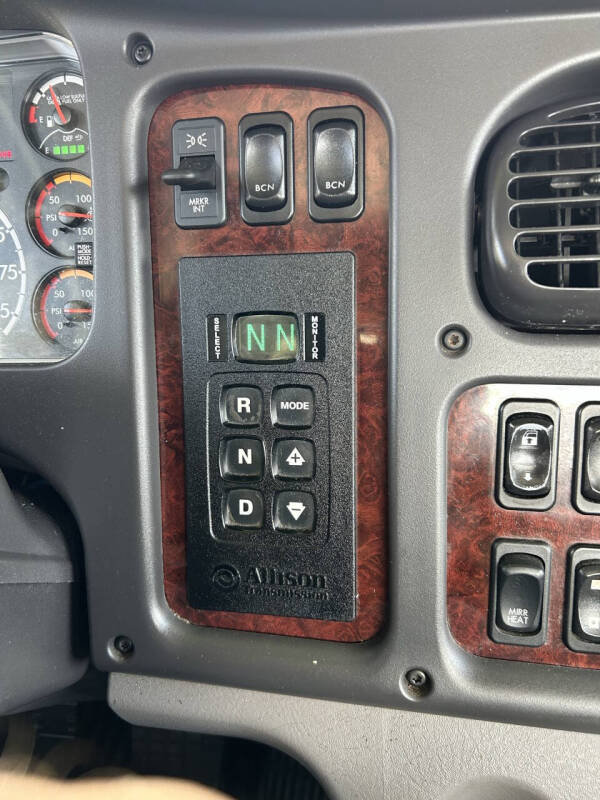 2019 Freightliner Business class M2