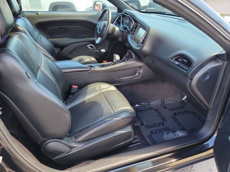 2015 Dodge Challenger SXT Plus