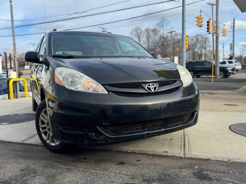 2010 Toyota Sienna LE 7-Passenger