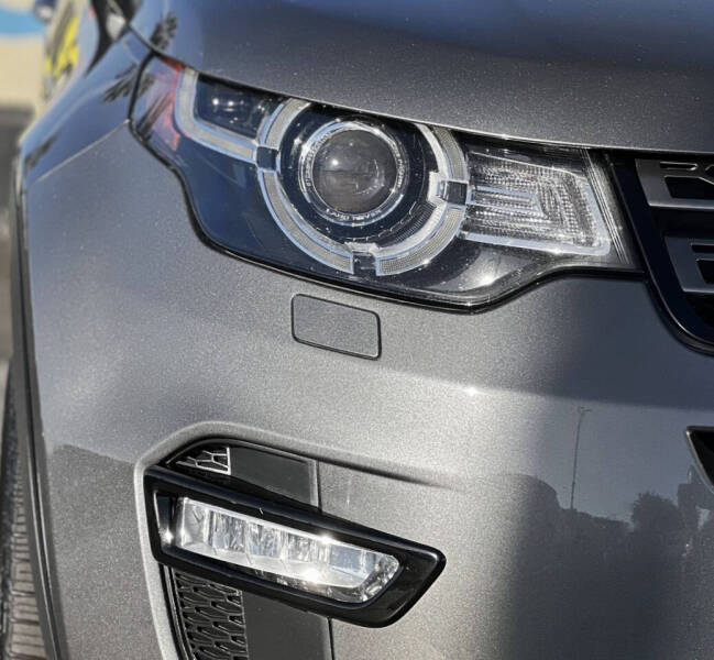 2016 Land Rover Discovery Sport SE photo 3