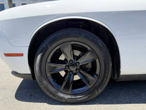 2018 Dodge Challenger SXT Plus