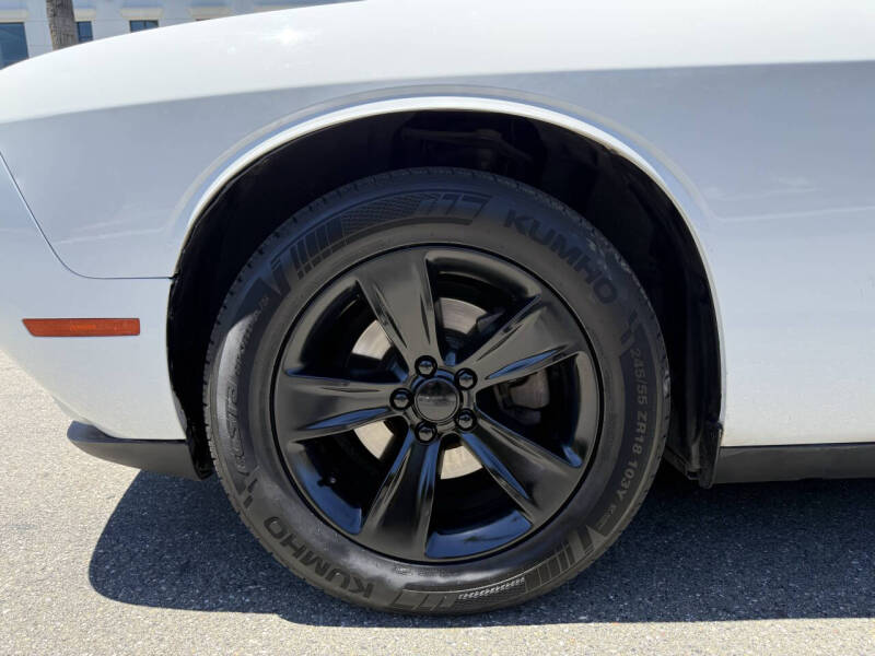 2018 Dodge Challenger SXT Plus