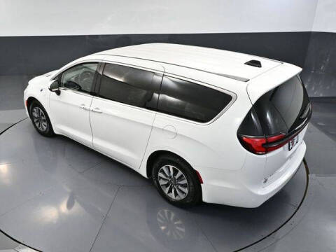 2023 Chrysler Pacifica Plug-In Hybrid Touring L