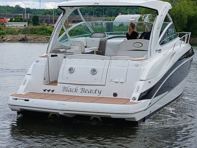 2012 Cruisers Yachts 380 Express