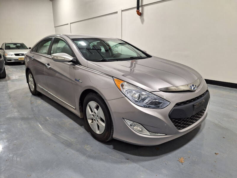 2012 Hyundai Sonata Hybrid for sale at Skyline Luxury Motors in Buffalo Grove IL