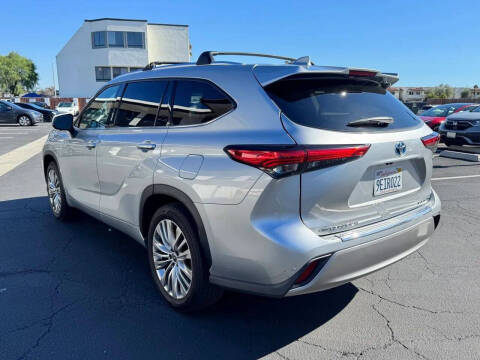 2023 Toyota Highlander Hybrid Platinum