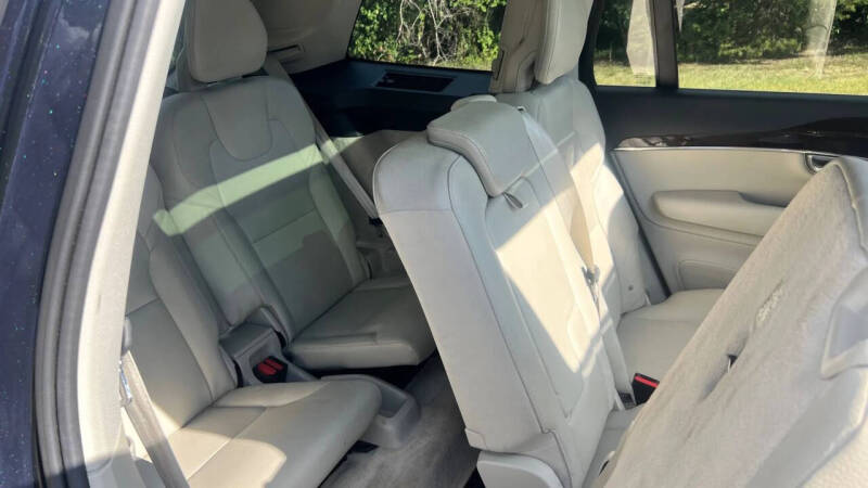 2016 Volvo XC90 T6 Momentum