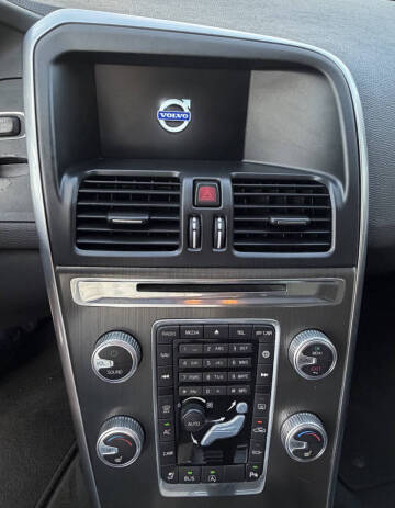 2016 Volvo XC60 T5 Drive-E Premier