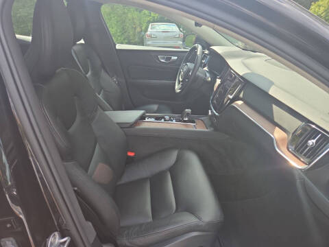 2024 Volvo S60 B5 Plus Dark Theme