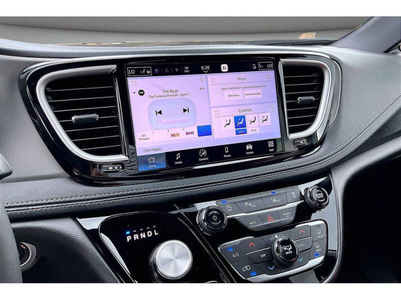 2027 Chrysler Pacifica Select
