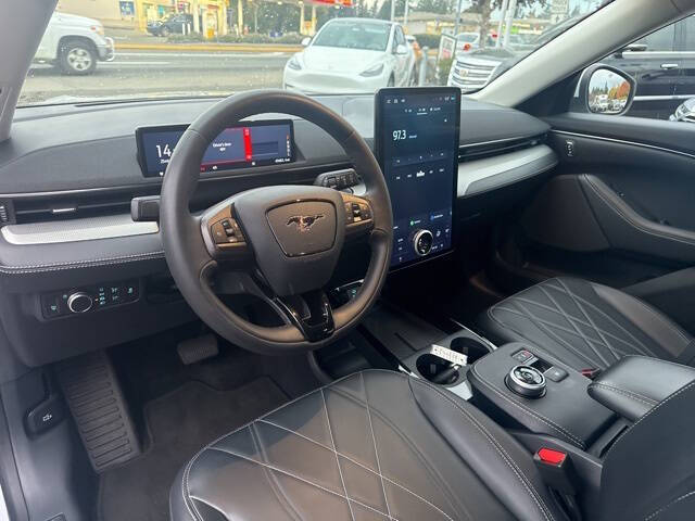 2022 Ford Mustang Mach-E Select