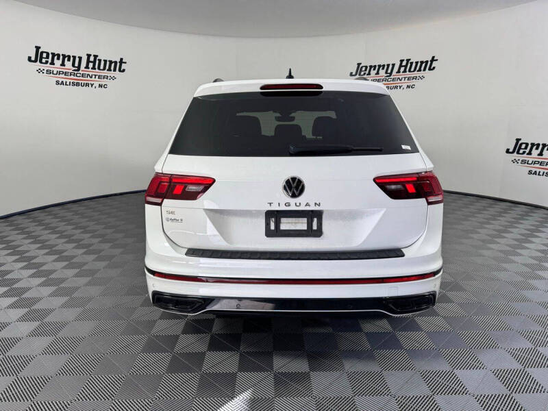 2022 Volkswagen Tiguan SE R-Line Black