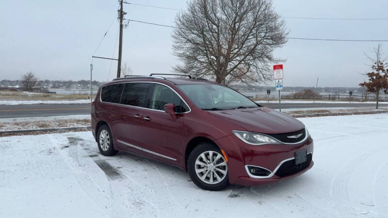 2018 Chrysler Pacifica Touring L's photo