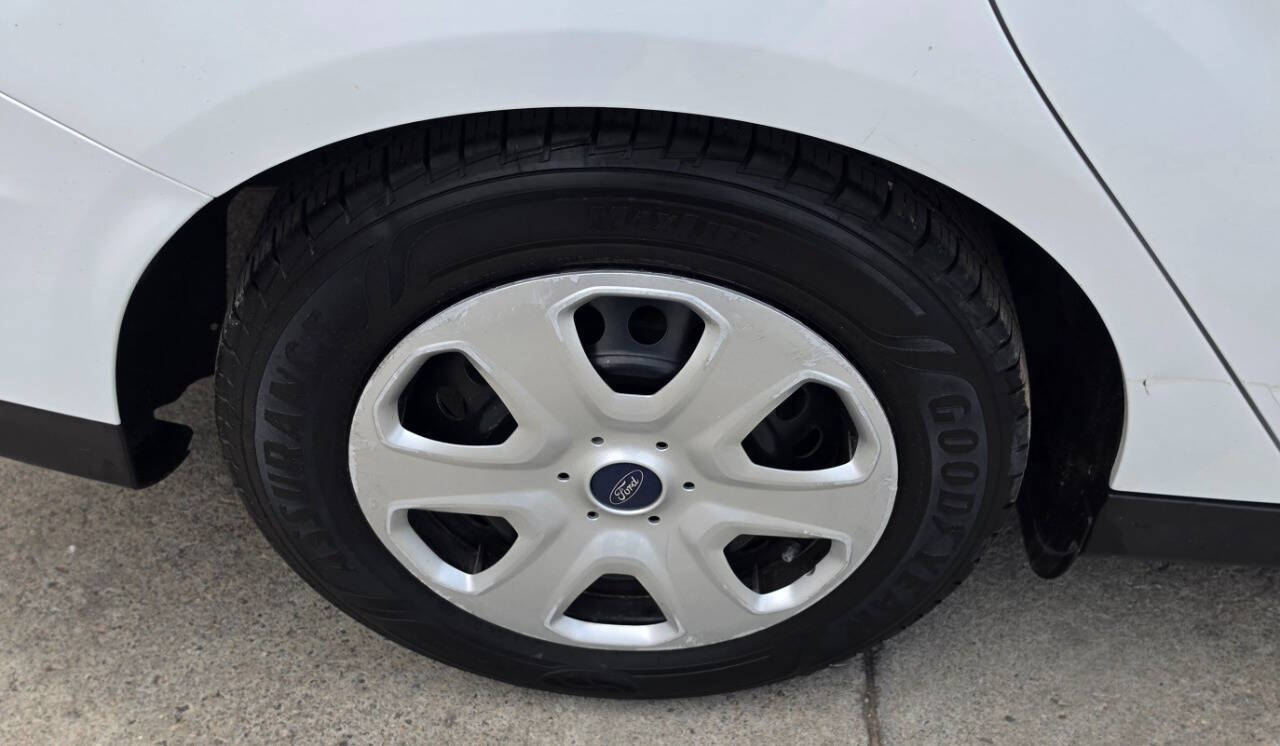 White 2016 Ford Focus S S 4dr Sedan 22