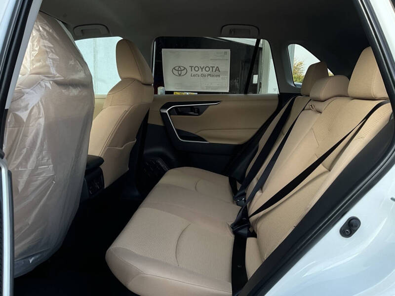 2025 Toyota RAV4 Hybrid LE