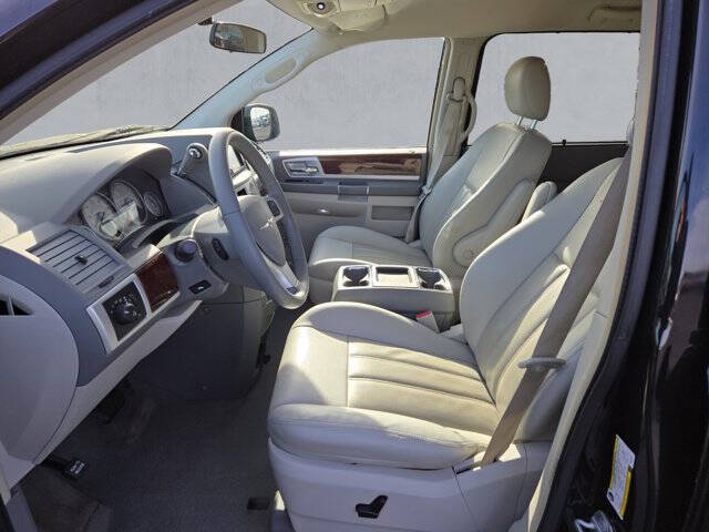 2009 Chrysler Town and Country Touring