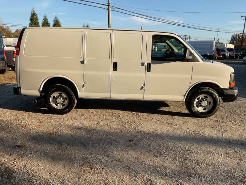 2011 Chevrolet Express Cargo null photo 7