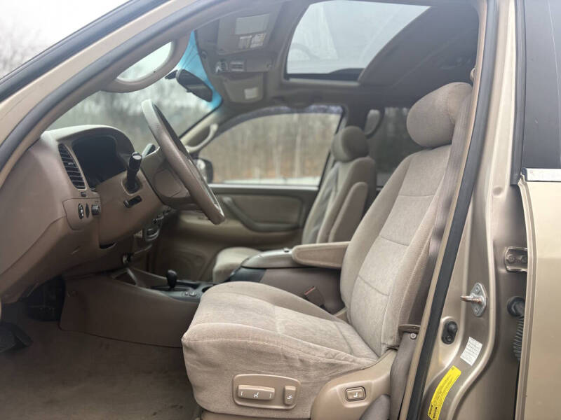 2004 Toyota Sequoia SR5