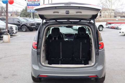 2022 Chrysler Pacifica Touring L