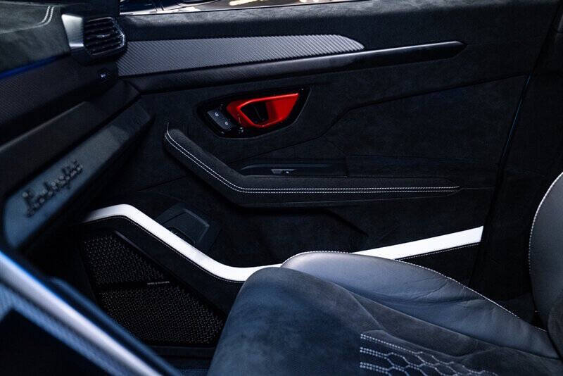 2023 Lamborghini Urus Performante